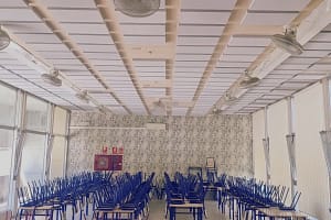 instalacion-paneles-acusticos-comedor-escolar