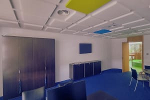 instalacion-paneles-acusticos-oficina-sala-reuniones