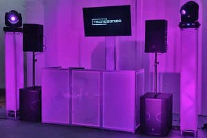 Iluminación, sonido y pantalla del Pack Premium de discomóvil para bodas