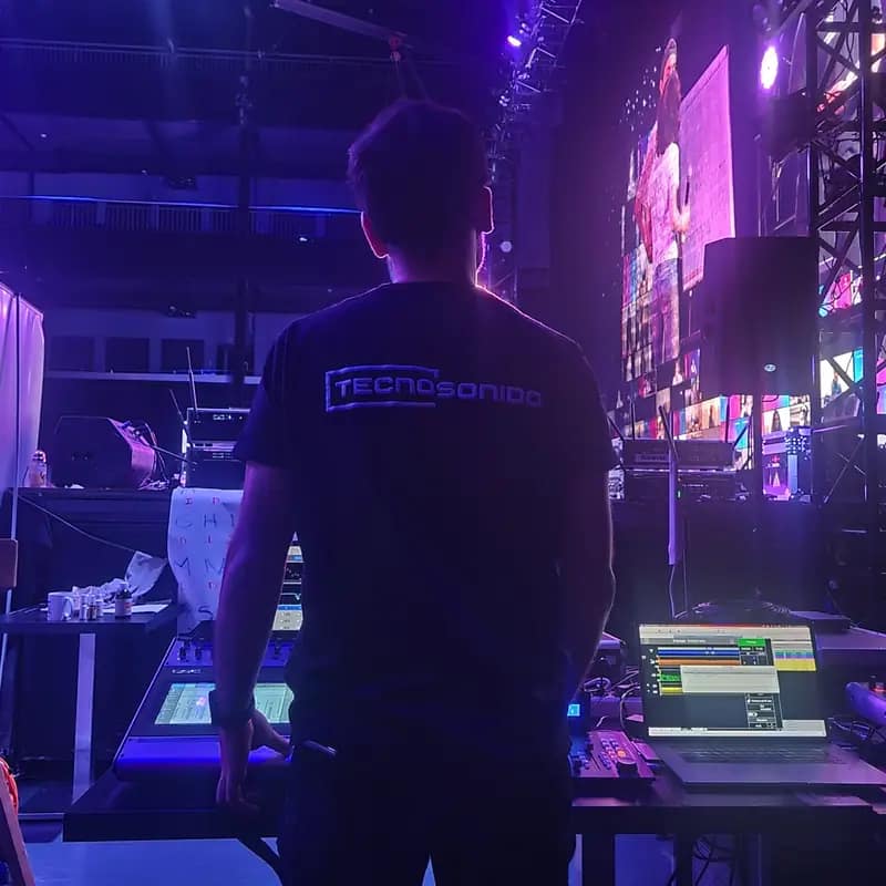 tecnico-sonido-iluminacion-evento-coaching-TECNOSONIDO