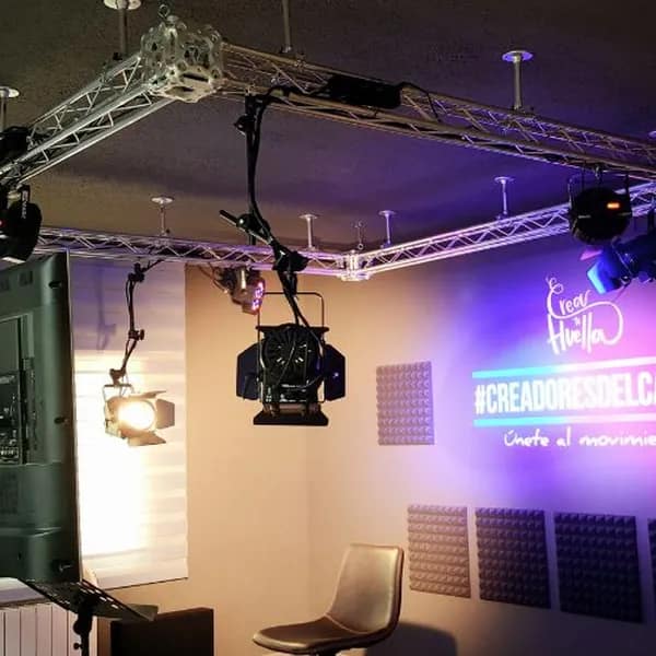 Set de grabación con iluminación espectacular